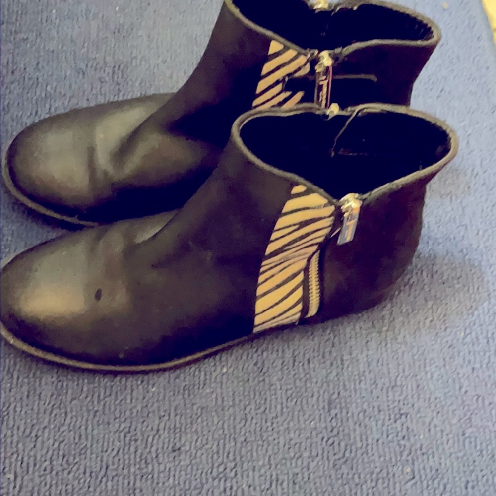 Kenneth Cole shoe